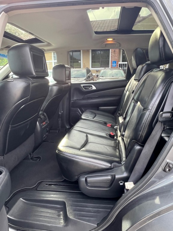 2016 Nissan Pathfinder Image 12