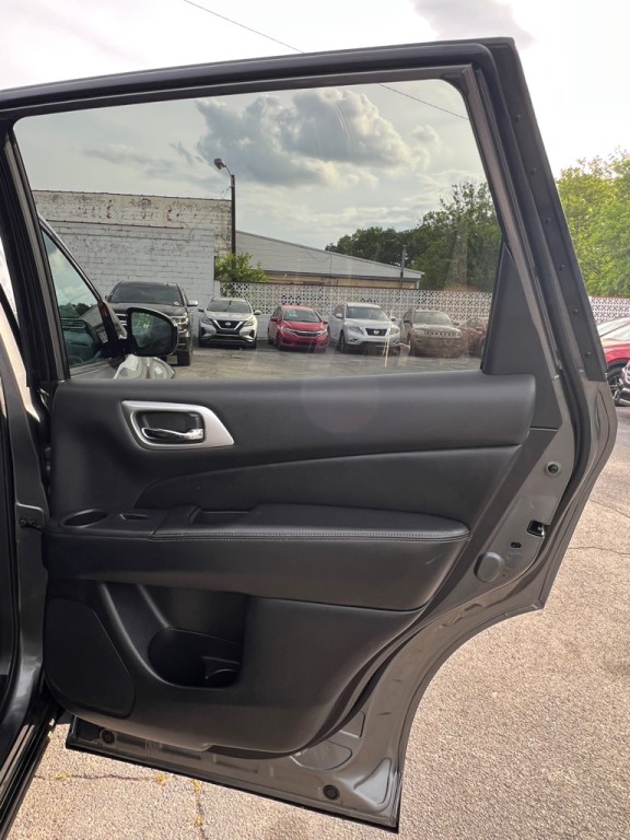 2016 Nissan Pathfinder Image 13
