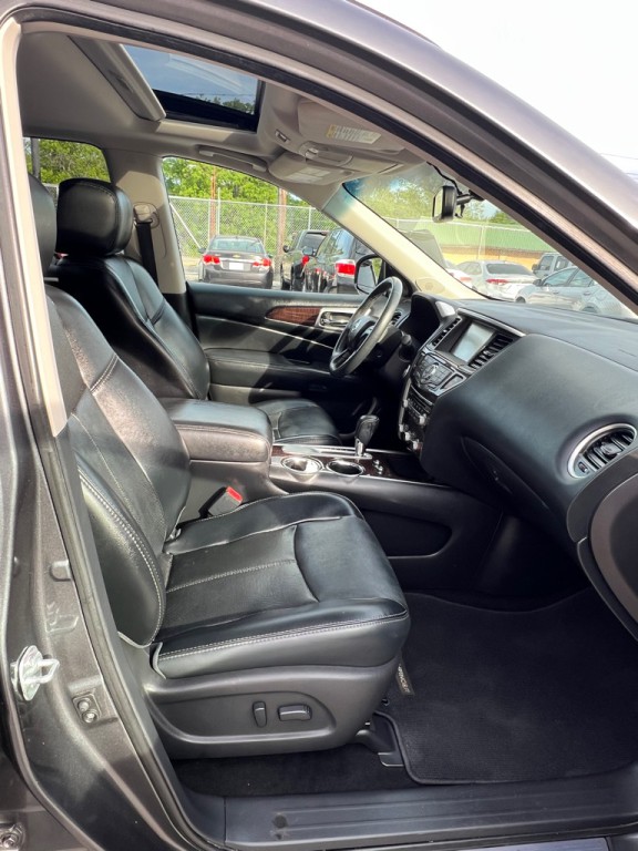 2016 Nissan Pathfinder Image 16