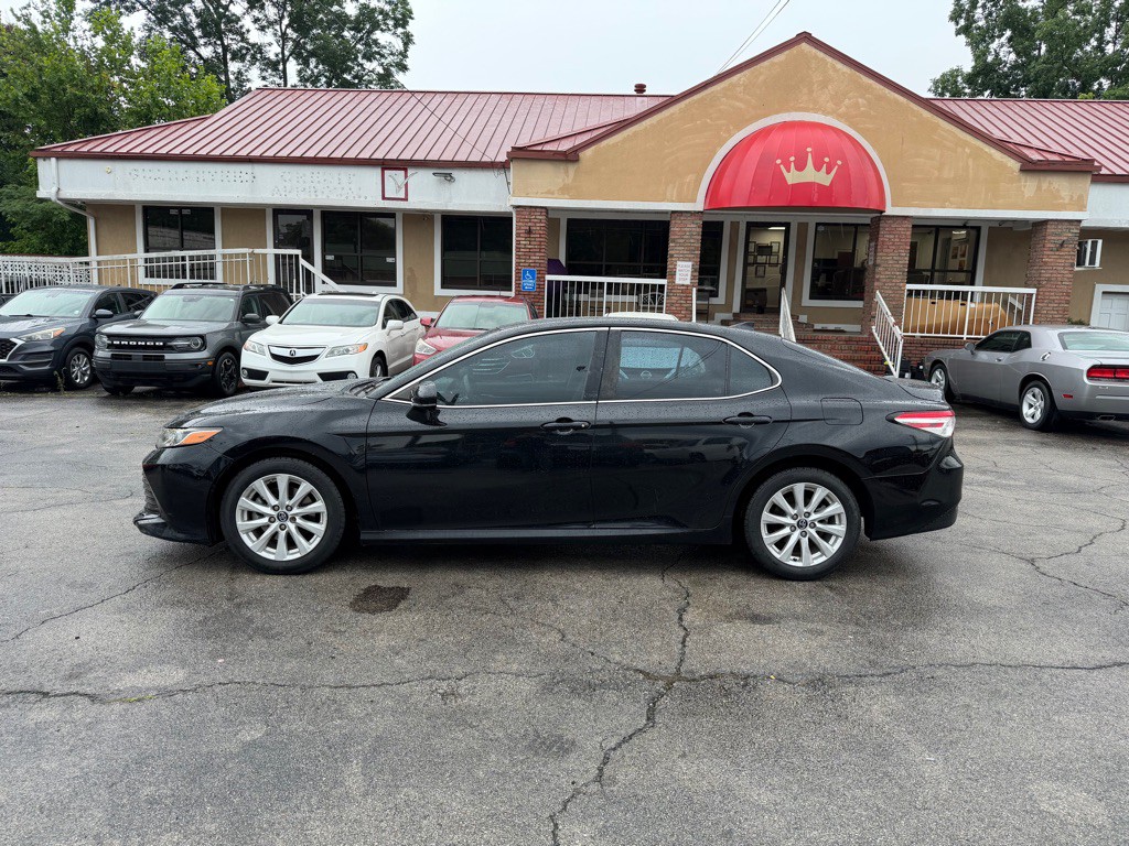 2019 Toyota Camry Image 2