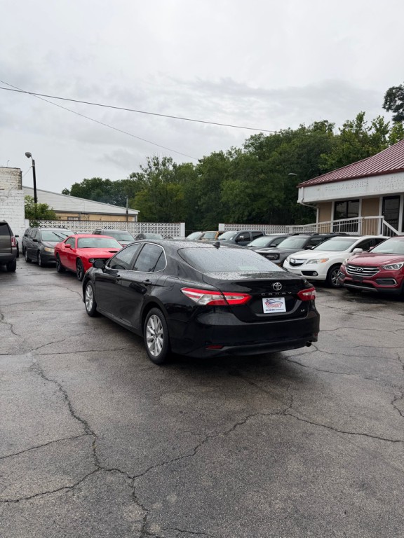 2019 Toyota Camry Image 3