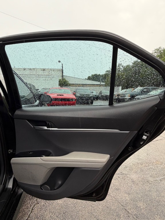 2019 Toyota Camry Image 16