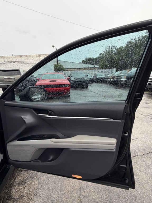 2019 Toyota Camry Image 18