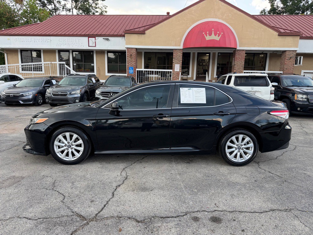2019 Toyota Camry Image 2