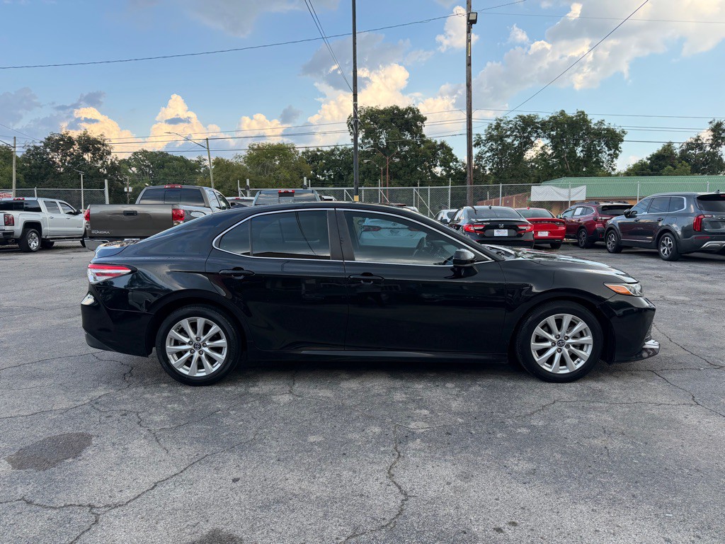 2019 Toyota Camry Image 6