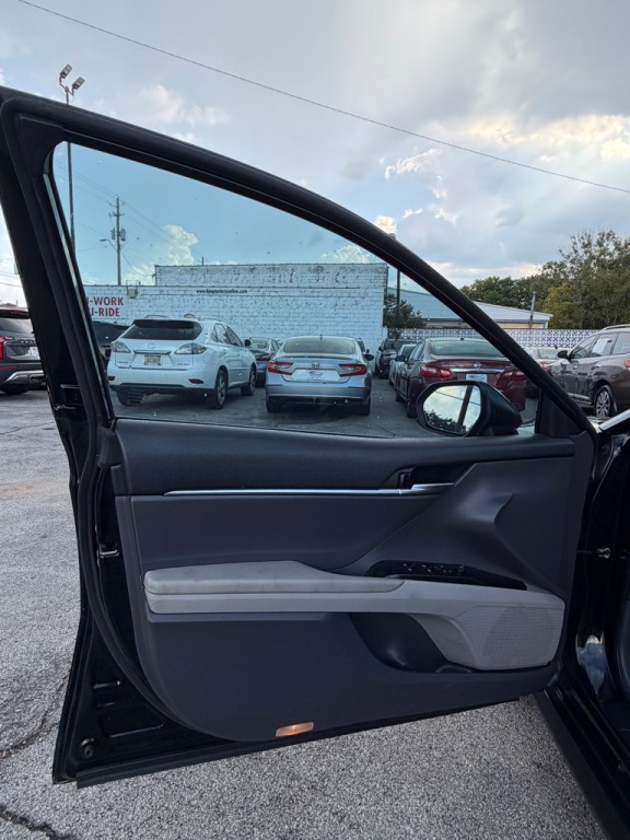 2019 Toyota Camry Image 14