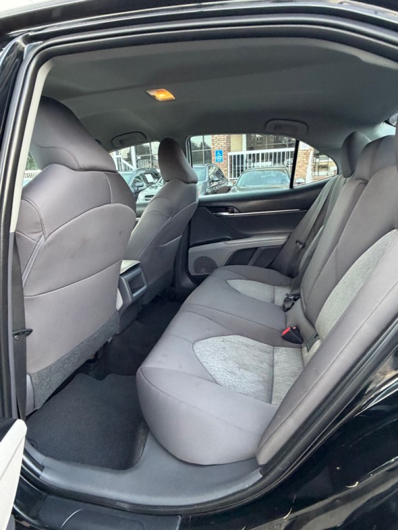 2019 Toyota Camry Image 17