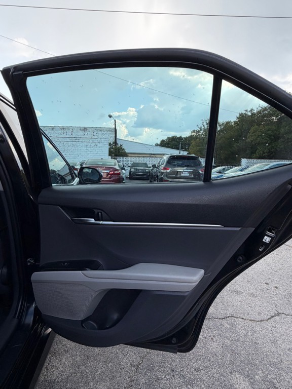 2019 Toyota Camry Image 18