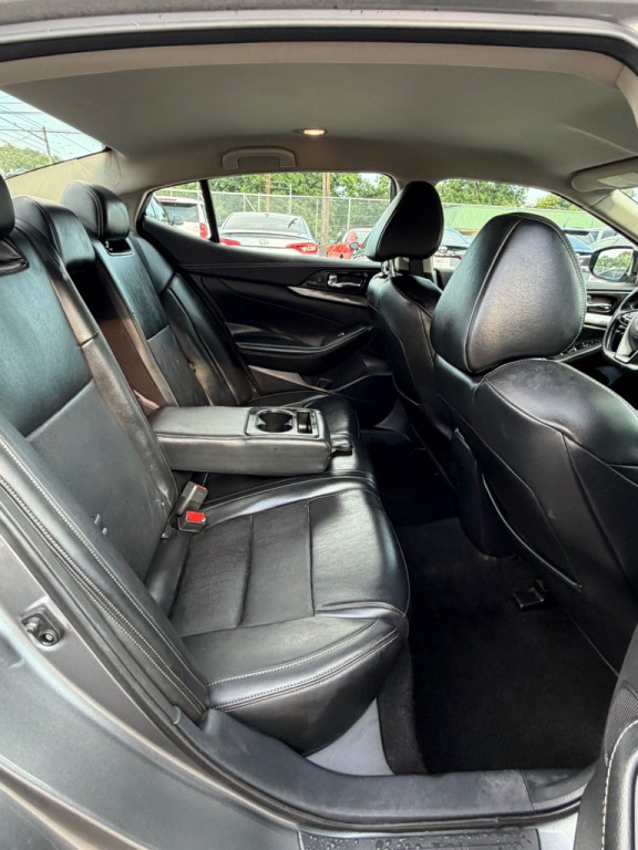 2019 Nissan Maxima Image 17