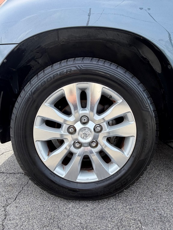 2008 Toyota Sequoia Image 22
