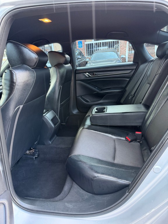 2018 Honda Accord Image 17