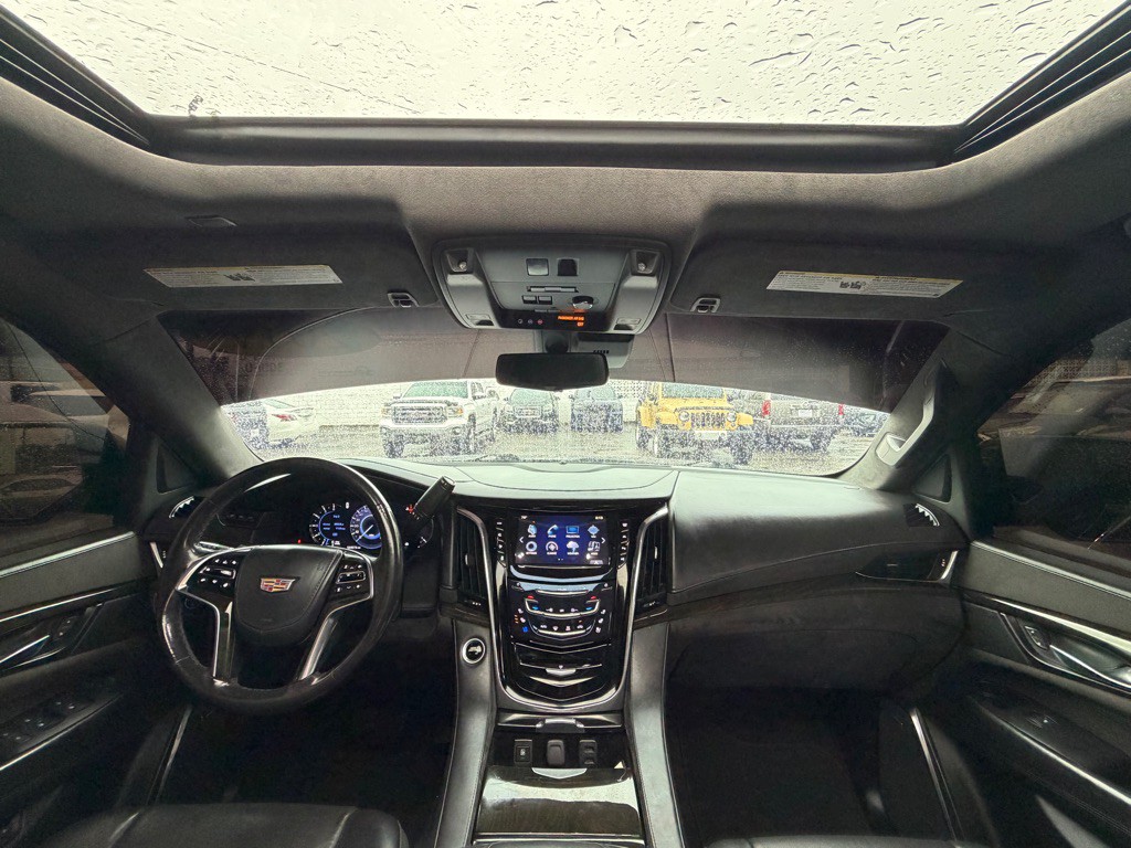 2017 Cadillac Escalade Image 11