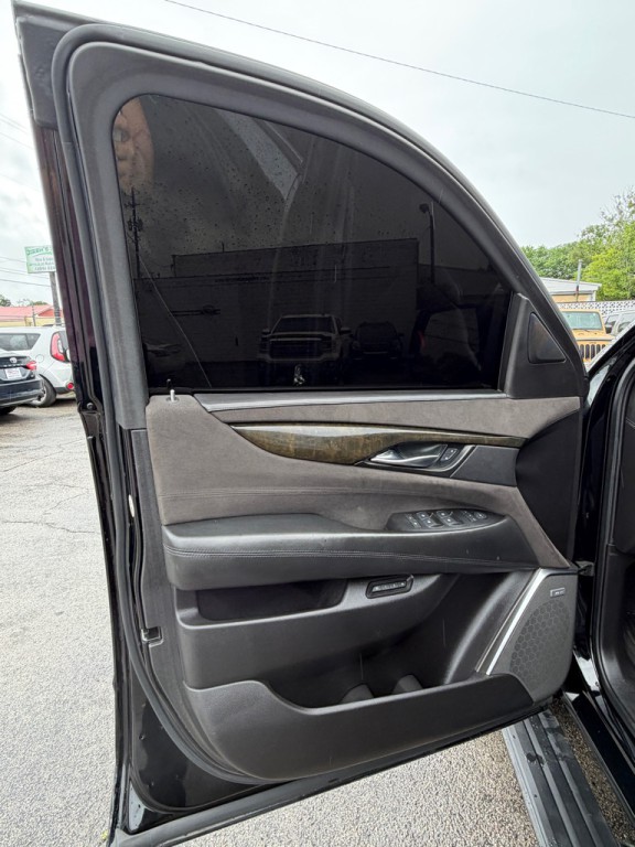 2017 Cadillac Escalade Image 12