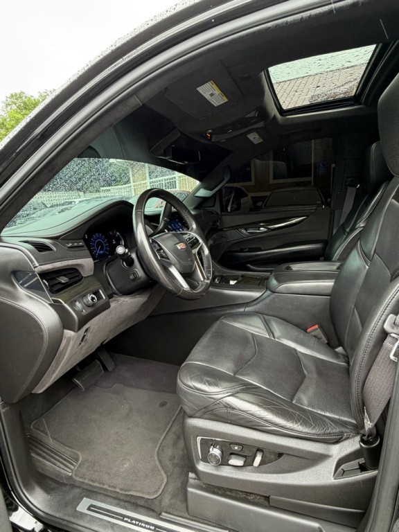 2017 Cadillac Escalade Image 13