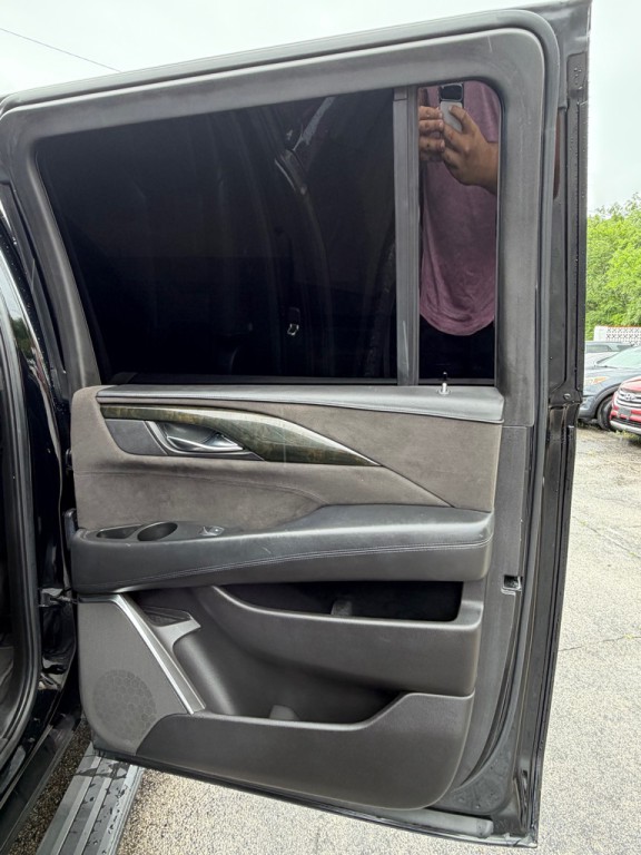 2017 Cadillac Escalade Image 16