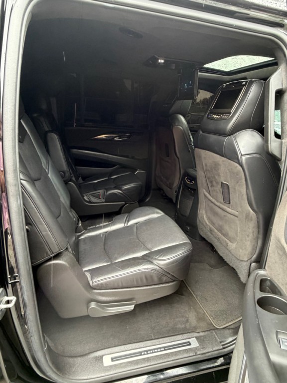 2017 Cadillac Escalade Image 17