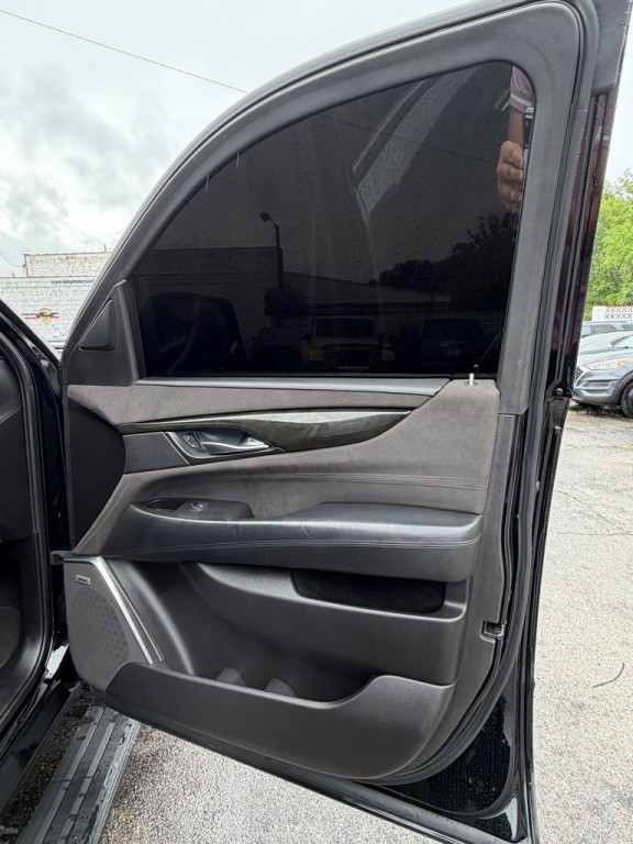 2017 Cadillac Escalade Image 18