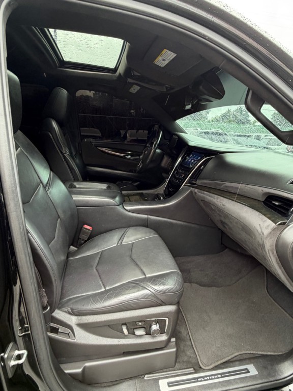 2017 Cadillac Escalade Image 19