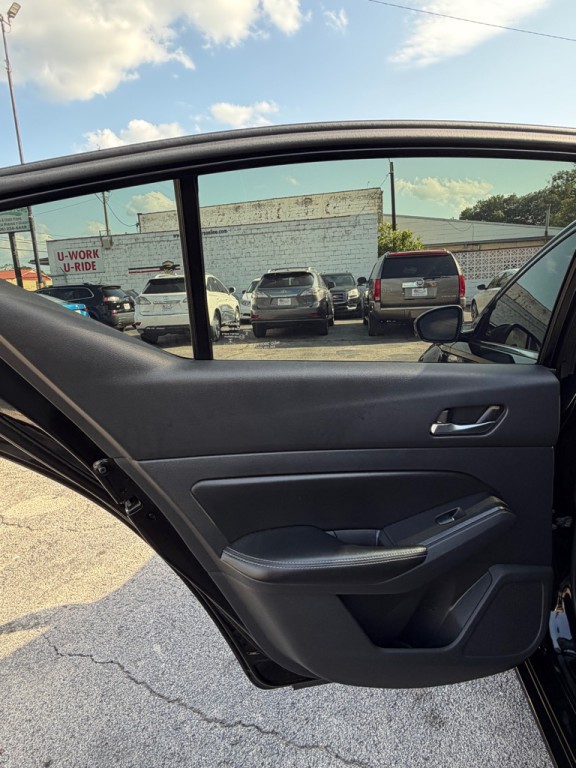 2019 Nissan Altima Image 14