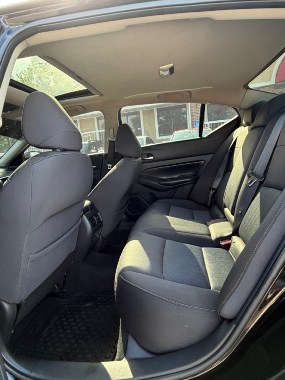 2019 Nissan Altima Image 15