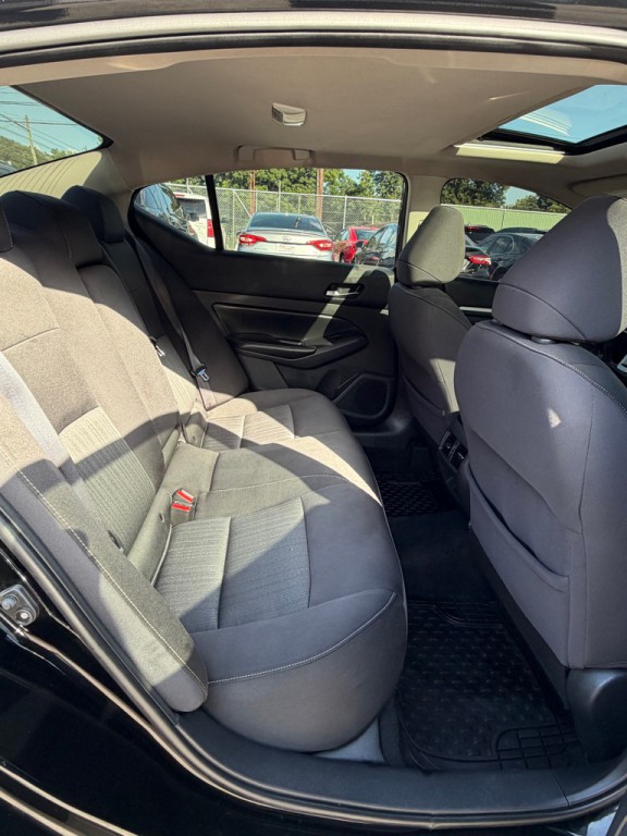 2019 Nissan Altima Image 17