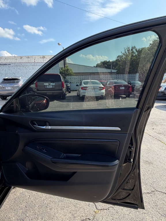 2019 Nissan Altima Image 18