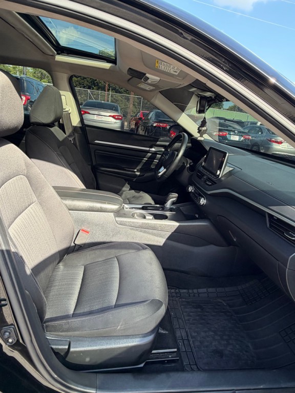 2019 Nissan Altima Image 19