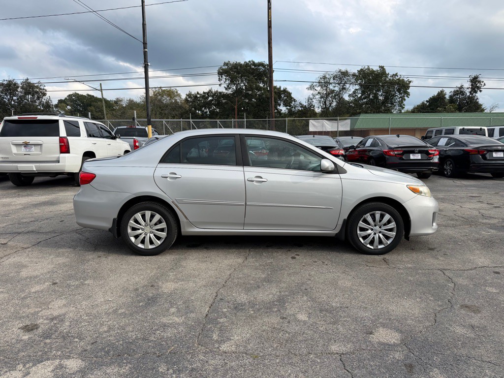 2013 Toyota Corolla Image 6