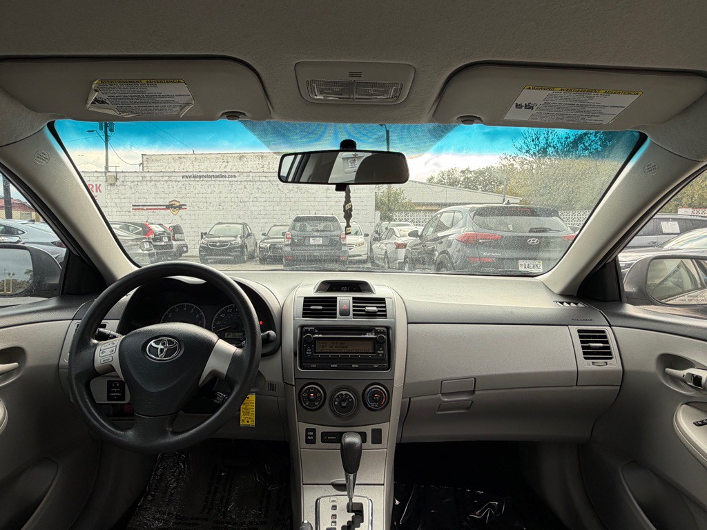 2013 Toyota Corolla Image 11