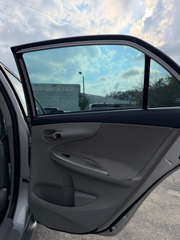 2013 Toyota Corolla Image 16
