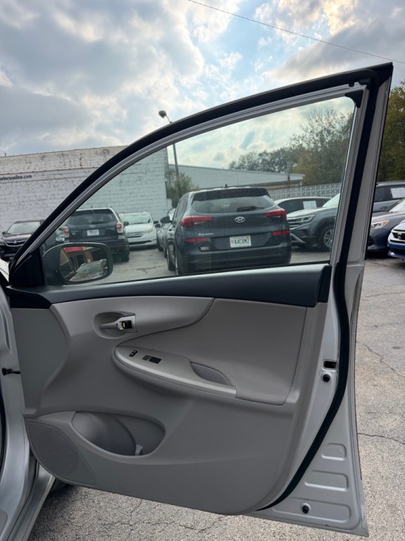 2013 Toyota Corolla Image 18