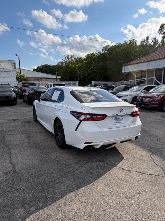 2021 Toyota Camry Image 3