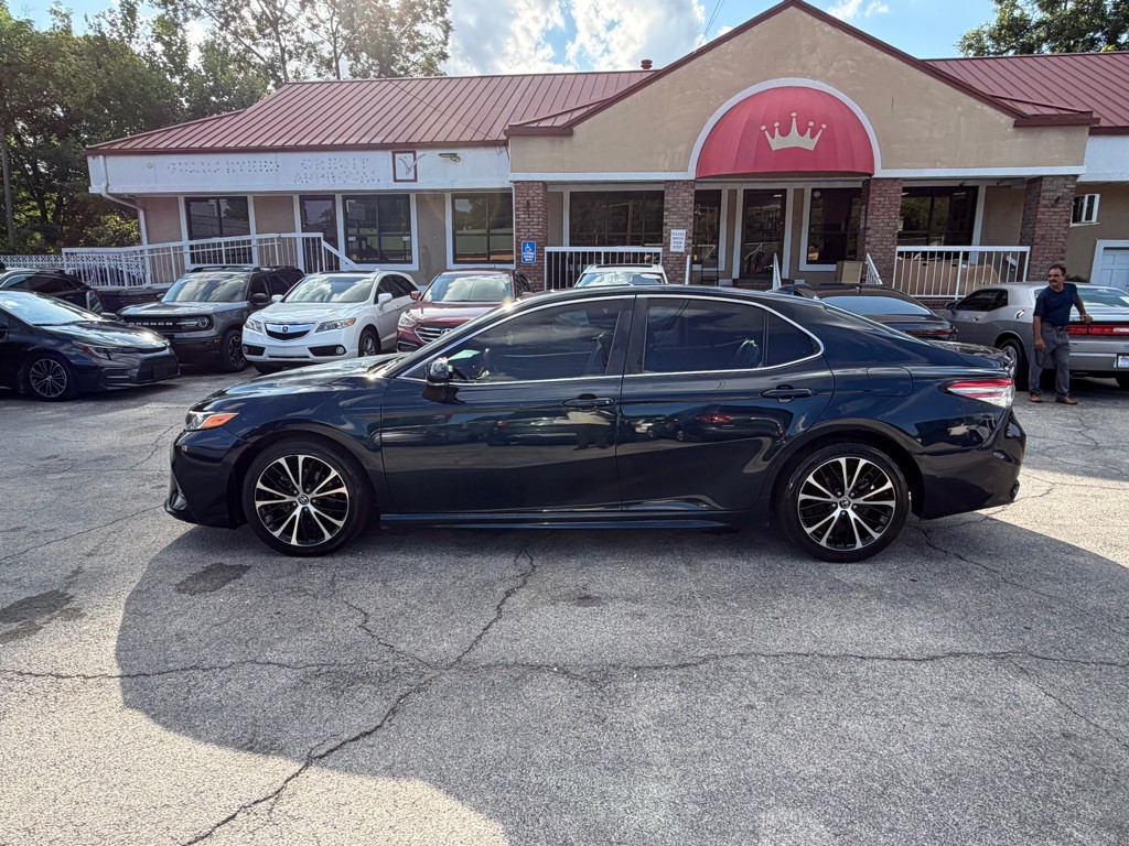 2019 Toyota Camry Image 2