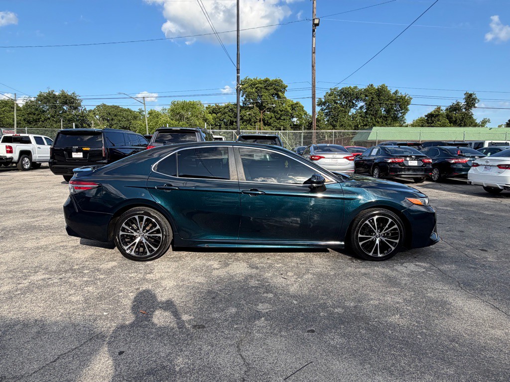 2019 Toyota Camry Image 6