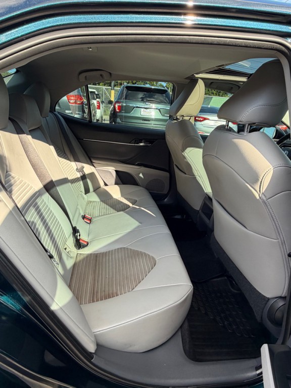 2019 Toyota Camry Image 17