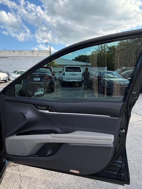 2019 Toyota Camry Image 18