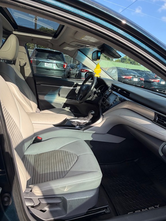 2019 Toyota Camry Image 19