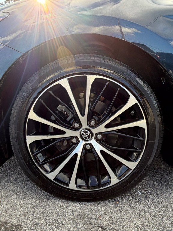 2019 Toyota Camry Image 22