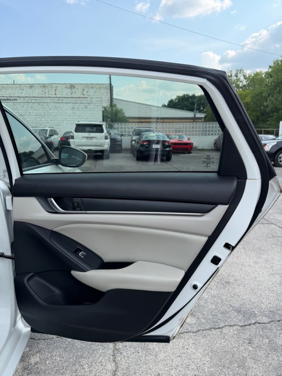2018 Honda Accord Image 16