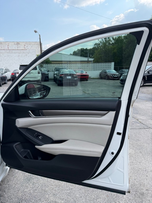 2018 Honda Accord Image 18