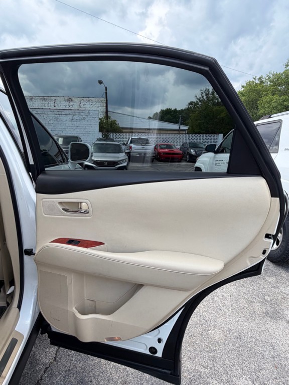 2010 Lexus RX Image 16