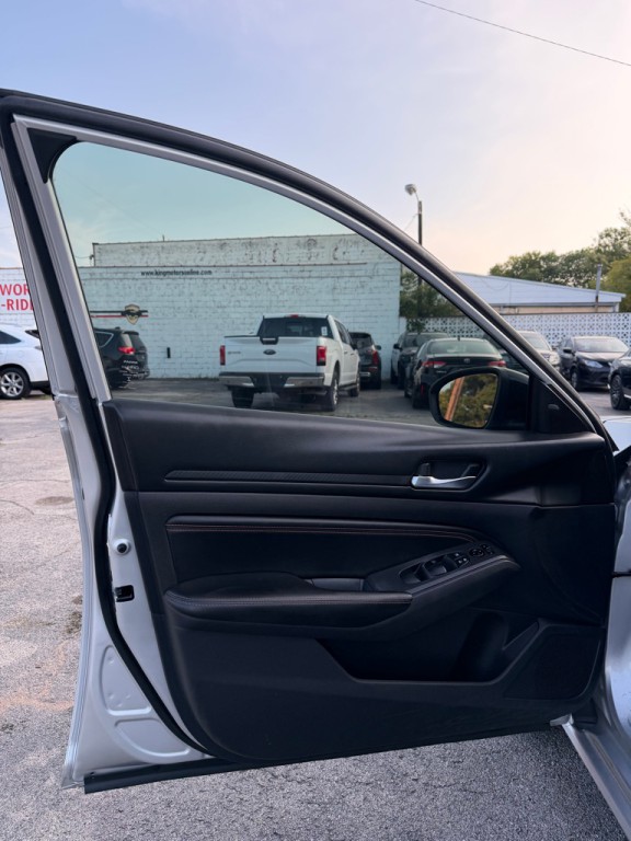 2020 Nissan Altima Image 13