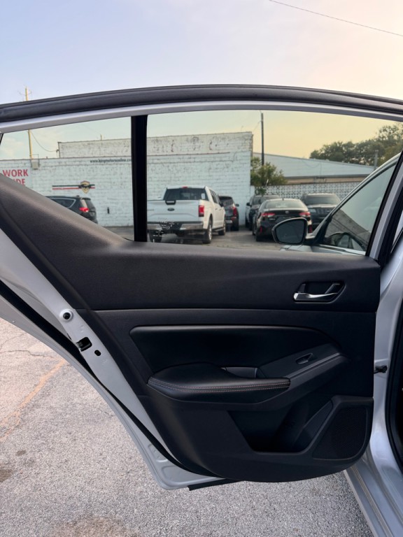 2020 Nissan Altima Image 15