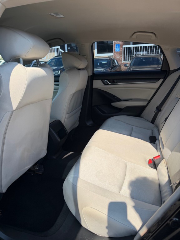 2018 Honda Accord Image 16