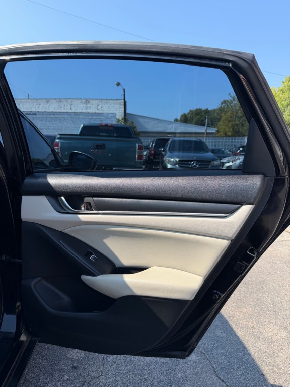 2018 Honda Accord Image 17