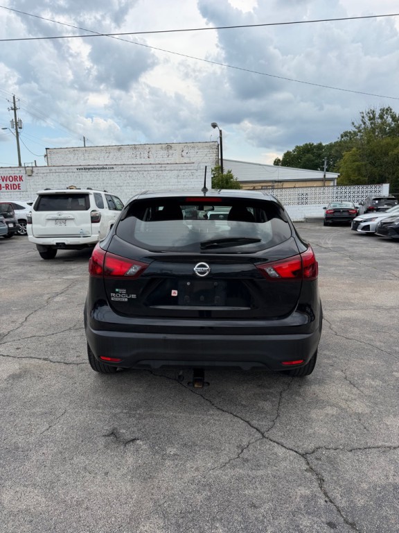2018 Nissan Rogue Image 4