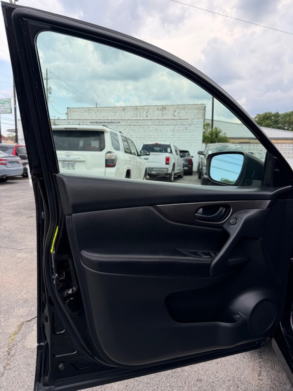2018 Nissan Rogue Image 12