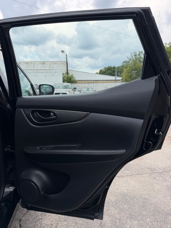 2018 Nissan Rogue Image 16