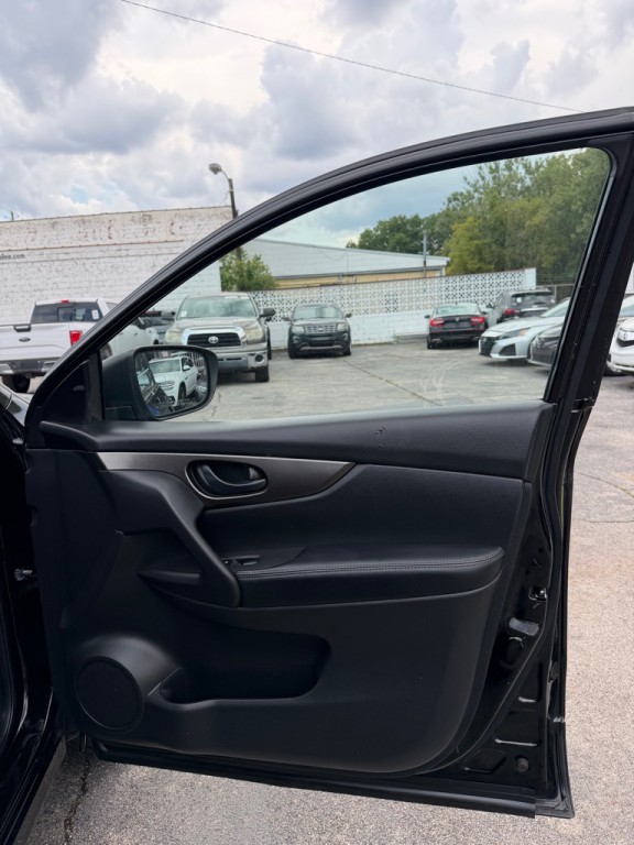 2018 Nissan Rogue Image 19
