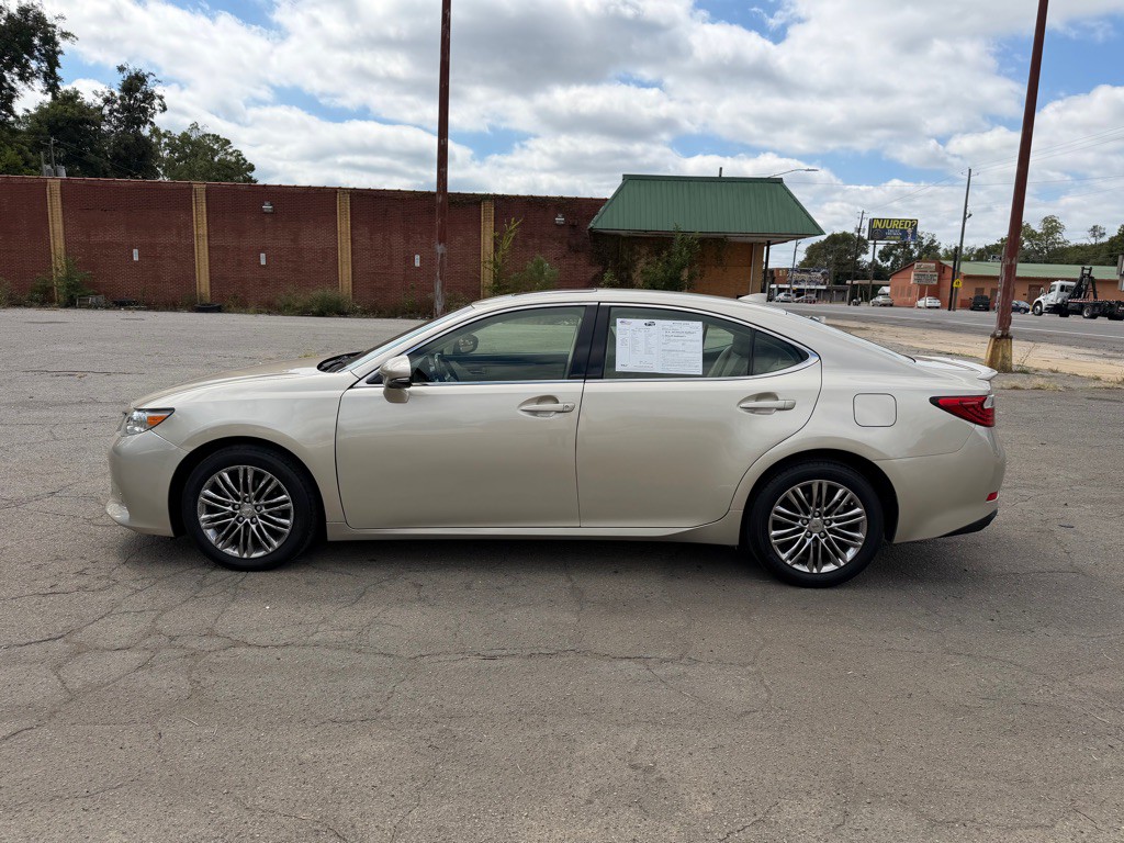 2015 Lexus ES Image 2
